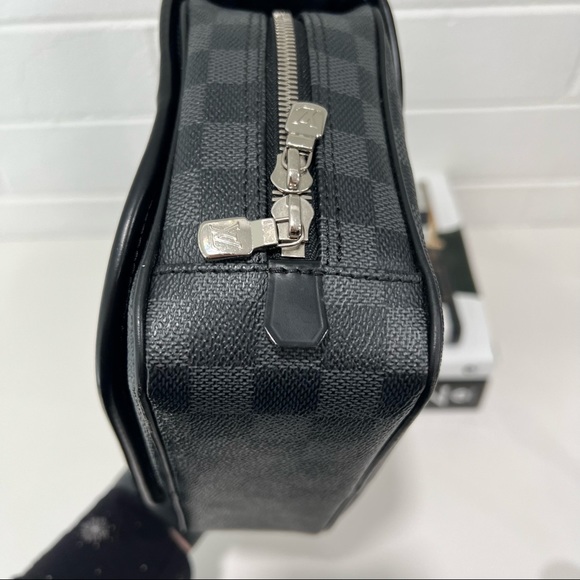 Louis Vuitton Case - Picture 6 of 15